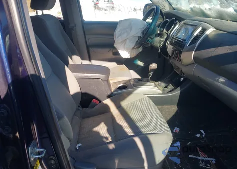 2013 Toyota Tacoma Base V6 z USA, uszkodzony, nr VIN 3TMLU4EN4DM126328